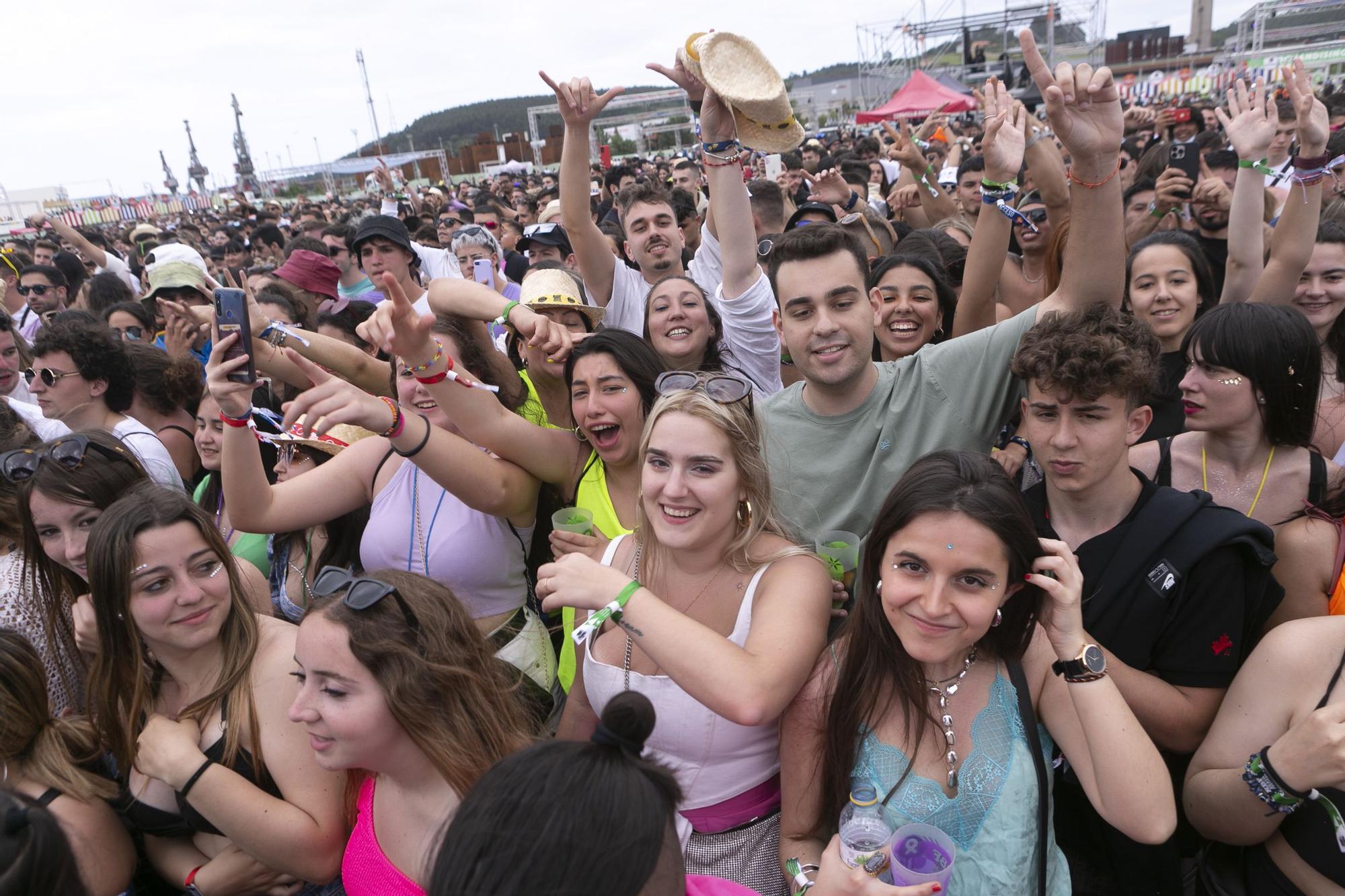 Asistentes al Reggaeton Beach Festival de Avilés