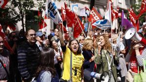 Concentración de funcionarios de Justicia convocada este martes ante la sede del PSOE en Madrid por los sindicatos en el marco de la huelga indefinida que mantienen para reivindicar mejoras retributivas.