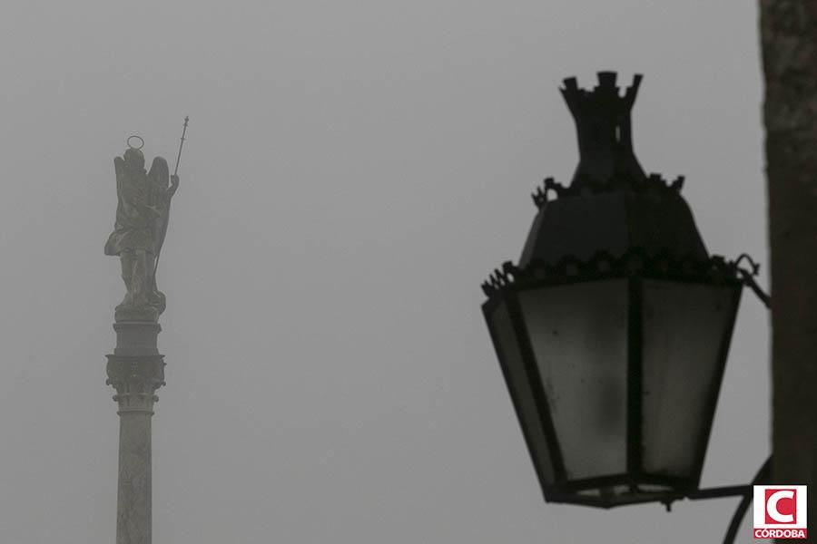 El amanecer de Córdoba bajo la niebla.