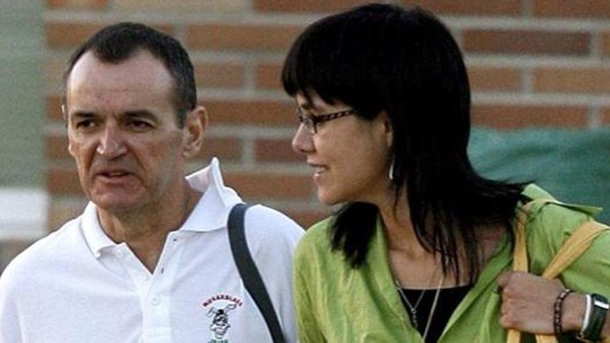 Iñaki de Juana, junto con su novia, cuando abandonó la prisión en 2008.