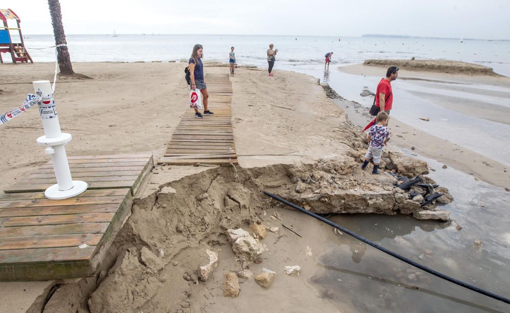 Las lluvias han partido en dos la playa de la Albufereta