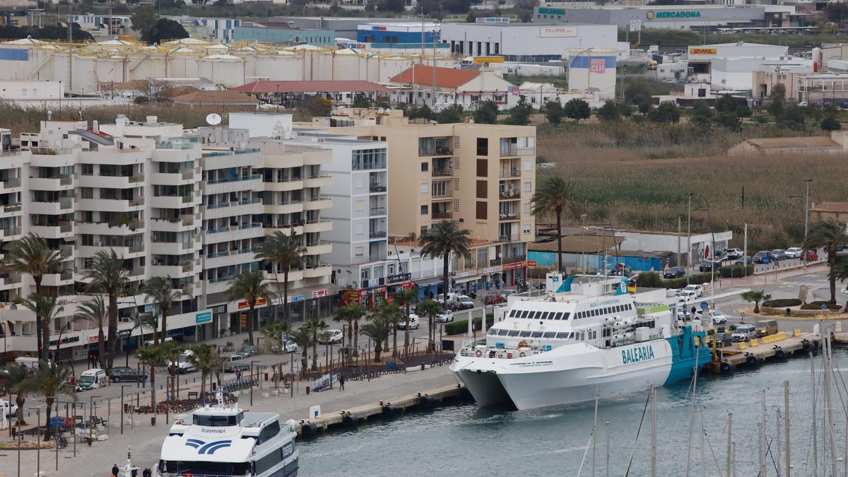 Imagen de archivo del puerto de Ibiza.