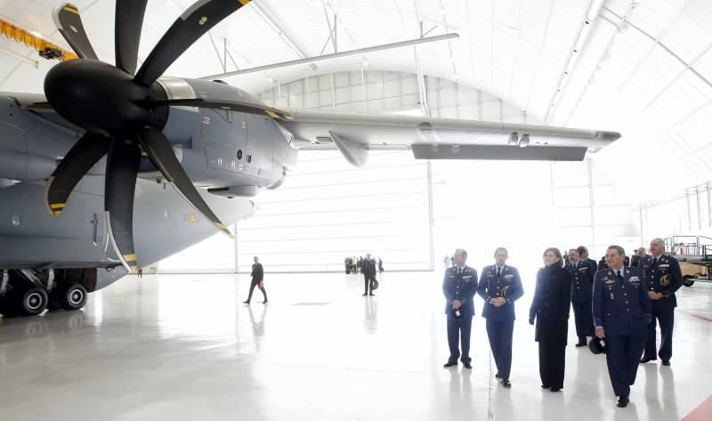 Visita de Cospedal a la Base Aérea de Zaragoza