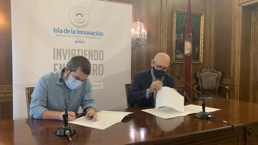 Manuel Campa y Pablo Priesca firman el convenio.
