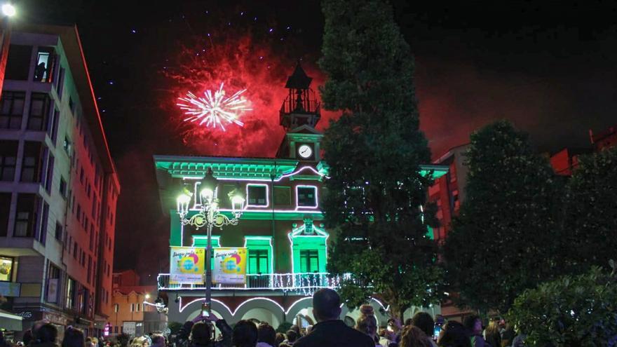 La Navidad ya alumbra en las Cuencas: así son las luces de Langreo y Mieres