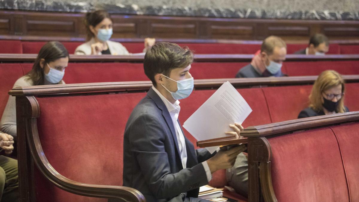 Borja Sanjuán, en primer término, es el concejal de Hacienda.