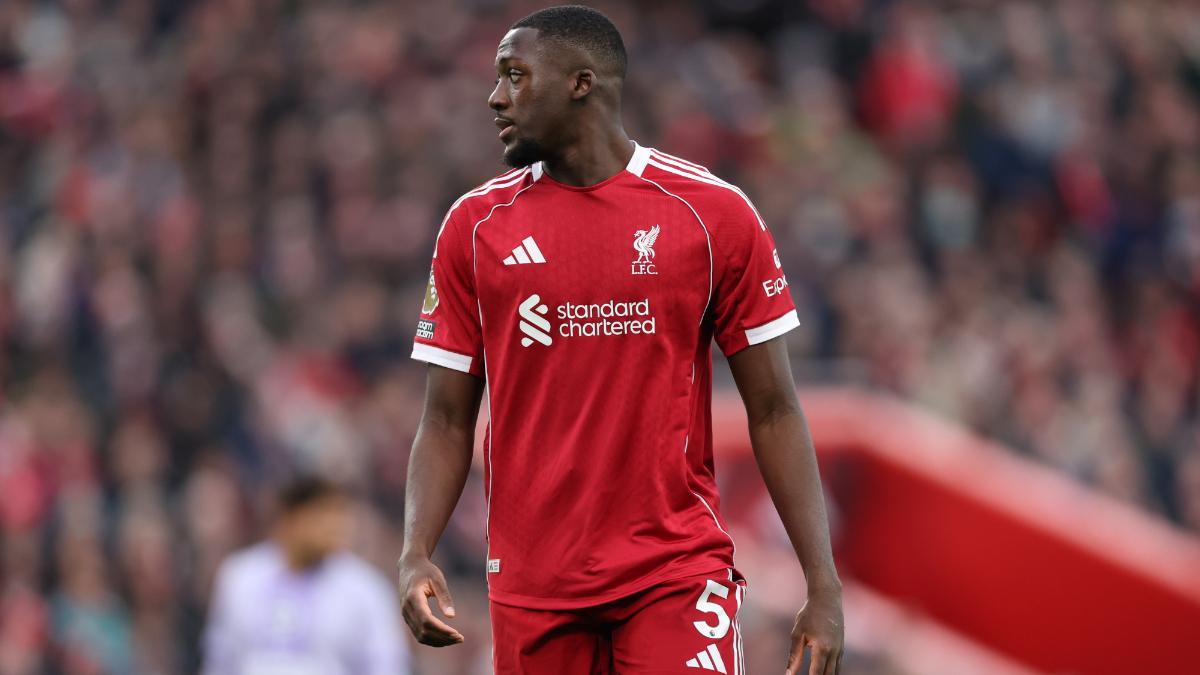 Konaté, defensor del Liverpool