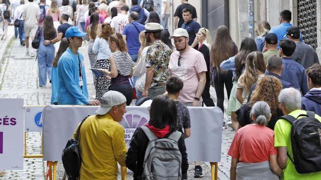 Imatge d’arxiu de turistes a Girona per Temps de Flors.