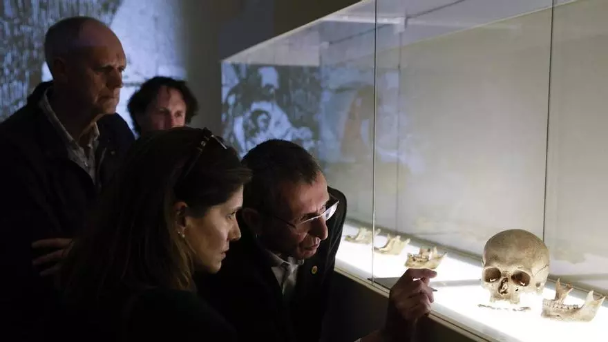 Visita guiada "Lo que los huesos cuentan" en la exposición "Convivium" de Gijón