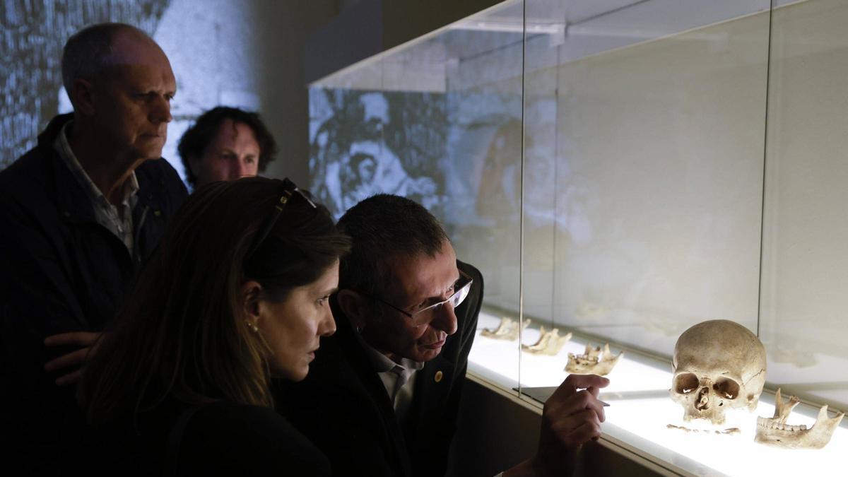 Visita guiada "Lo que los huesos cuentan" en la exposición "Convivium" de Gijón