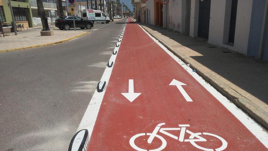 La playa de Nules ya cuenta con carril bici en toda su principal avenida