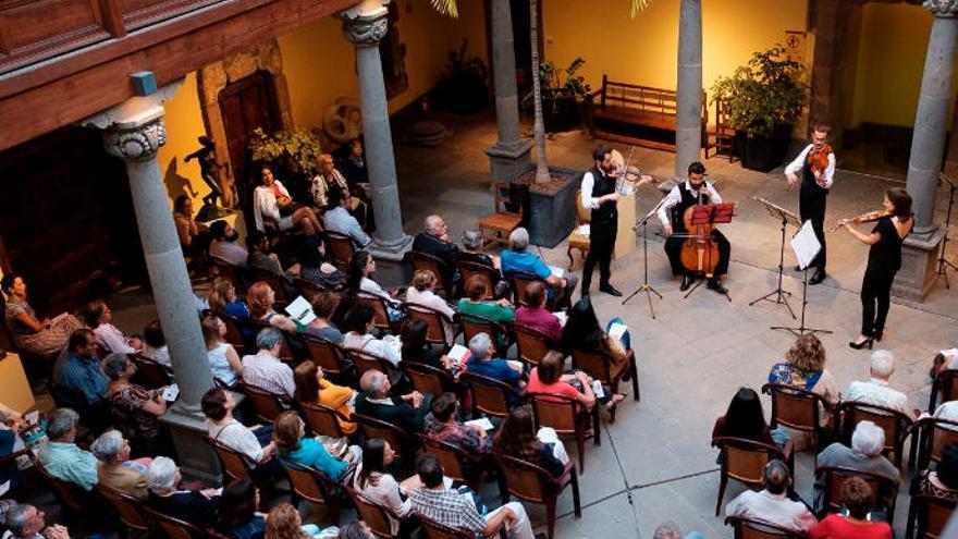 Concierto en el patio de la Casa de Colón.