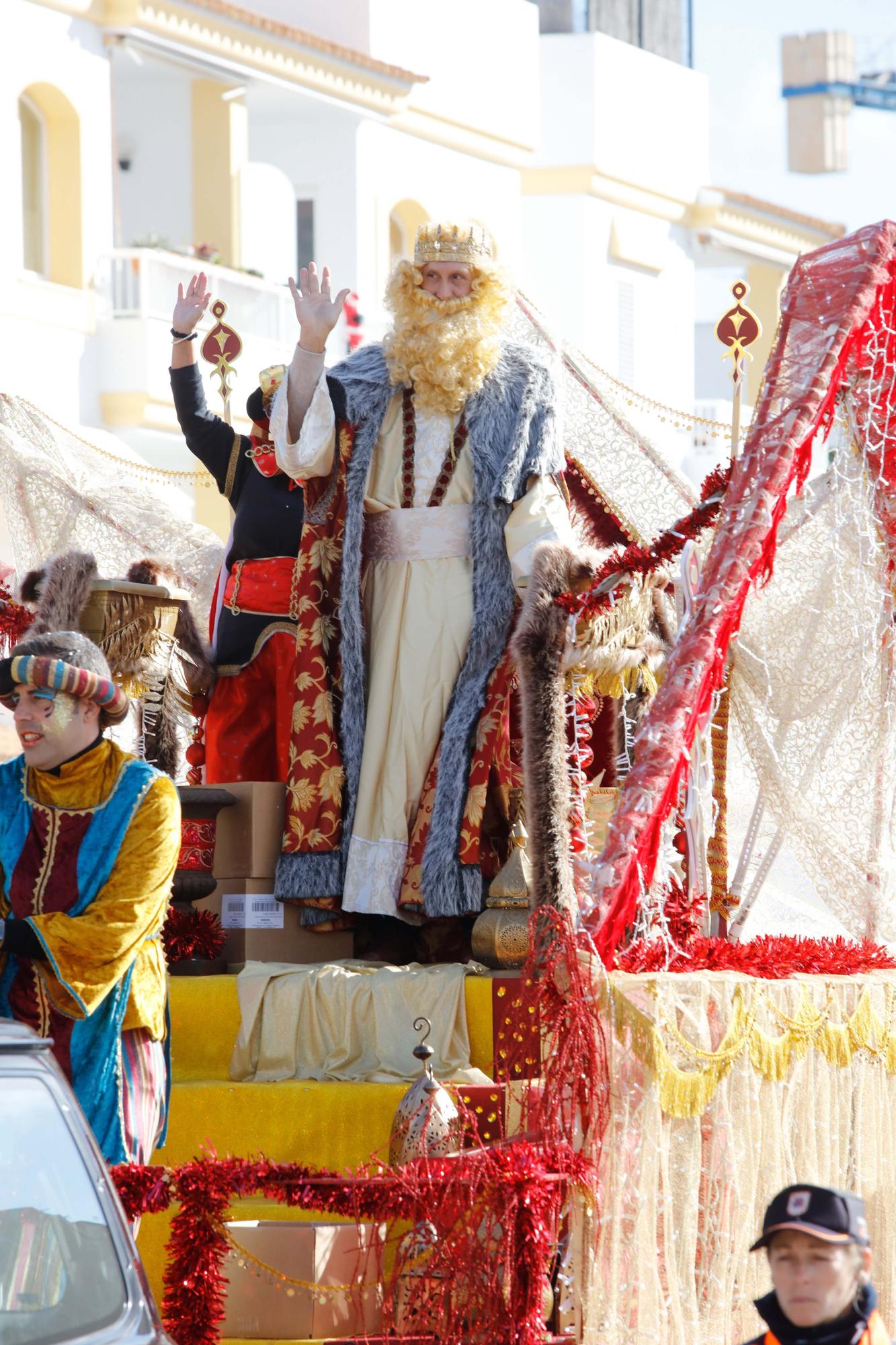 La cabalgata de Reyes Magos trae la magia a Jesús