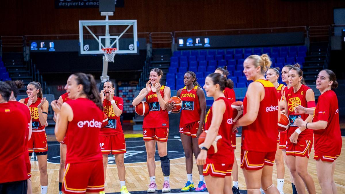 Las jugadoras de la selección, durante un entrenamiento
