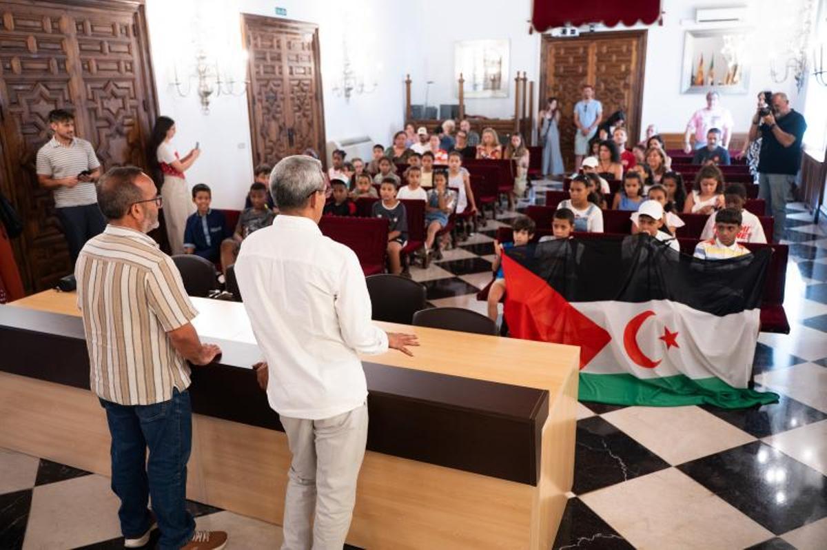 Los niños saharauis viven una jornada institucional en la Diputación de Cáceres Los niños saharauis viven una jornada institucional en la Diputación de Cáceres