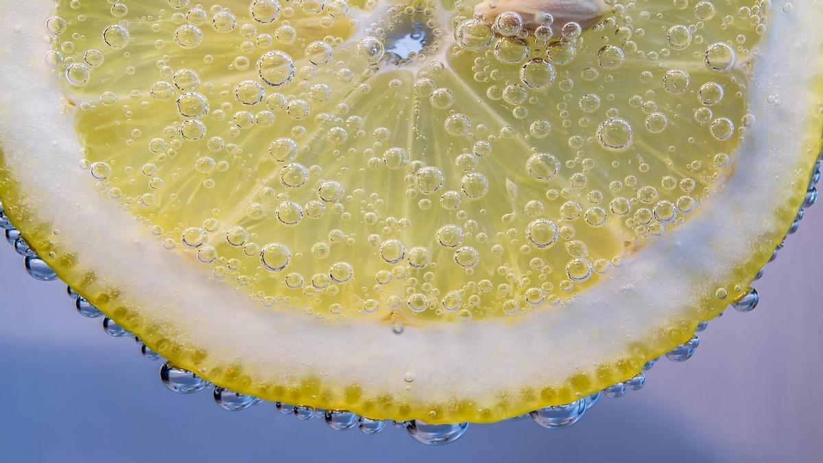 ¿Es tan bueno como dicen el zumo de limón para adelgazar?