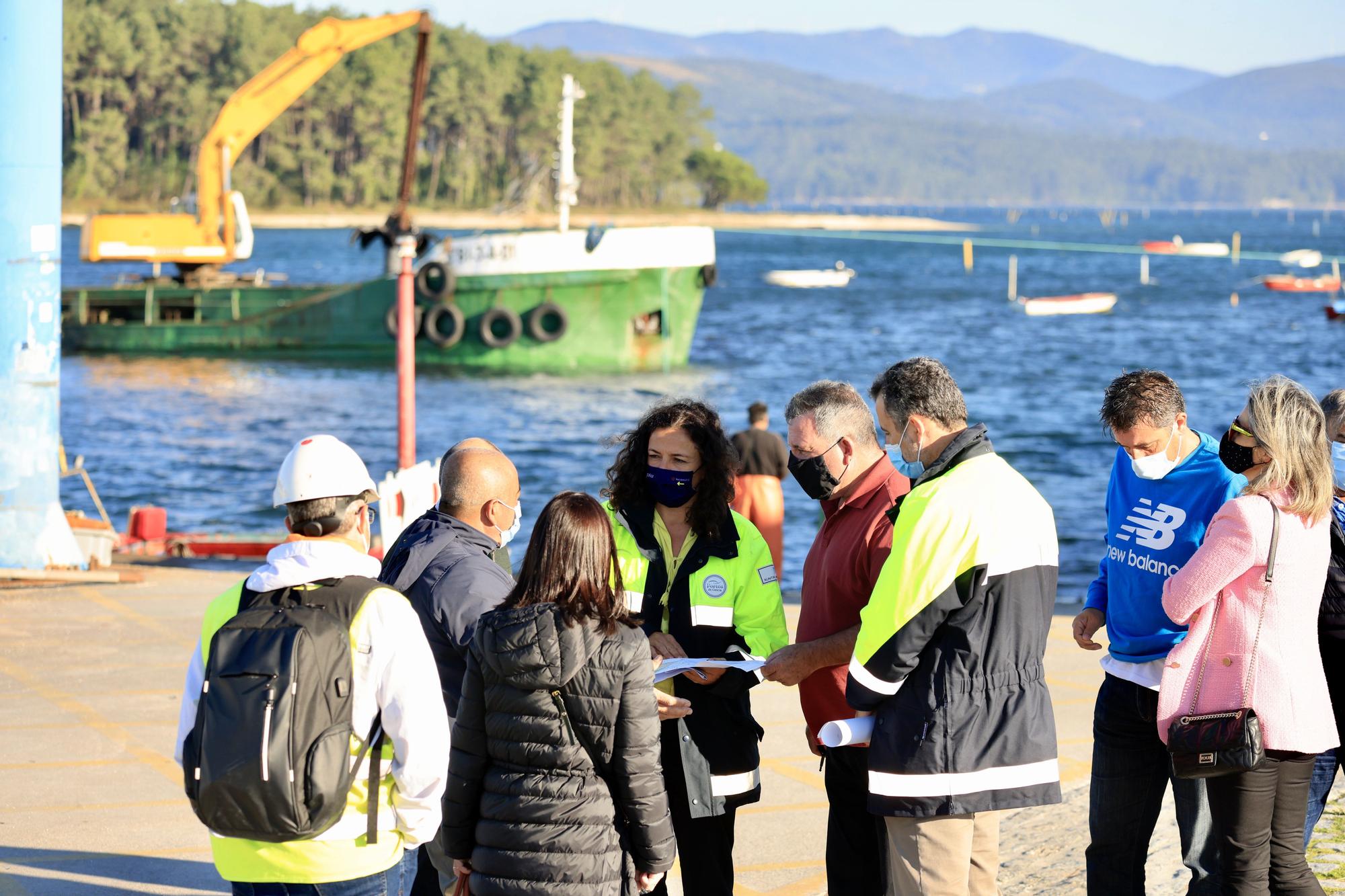 La visita de Susana Lenguas, presidenta del ente público Portos de Galicia, a Carril.