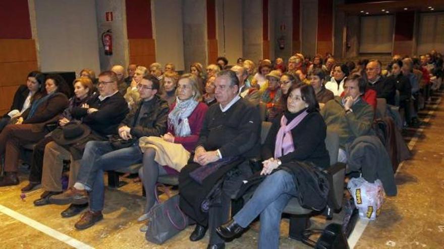 El público que asistió a la charla sobre los Saboya en el auditorio vigués del Areal.  // Ricardo Grobas