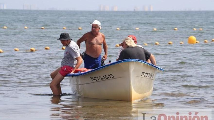 Carlos Cayuela cruza a nado el Mar Menor
