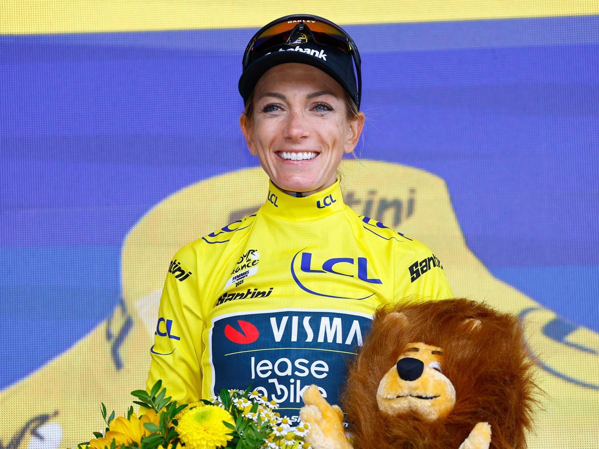 Pauline Ferrand-Prévot con el jersey amarillo.