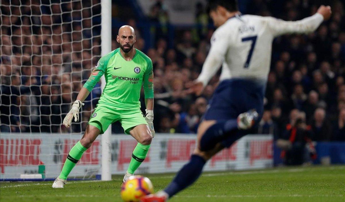 jdomenech47155965 chelsea s argentinian goalkeeper willy caballero  l  watches190227214935