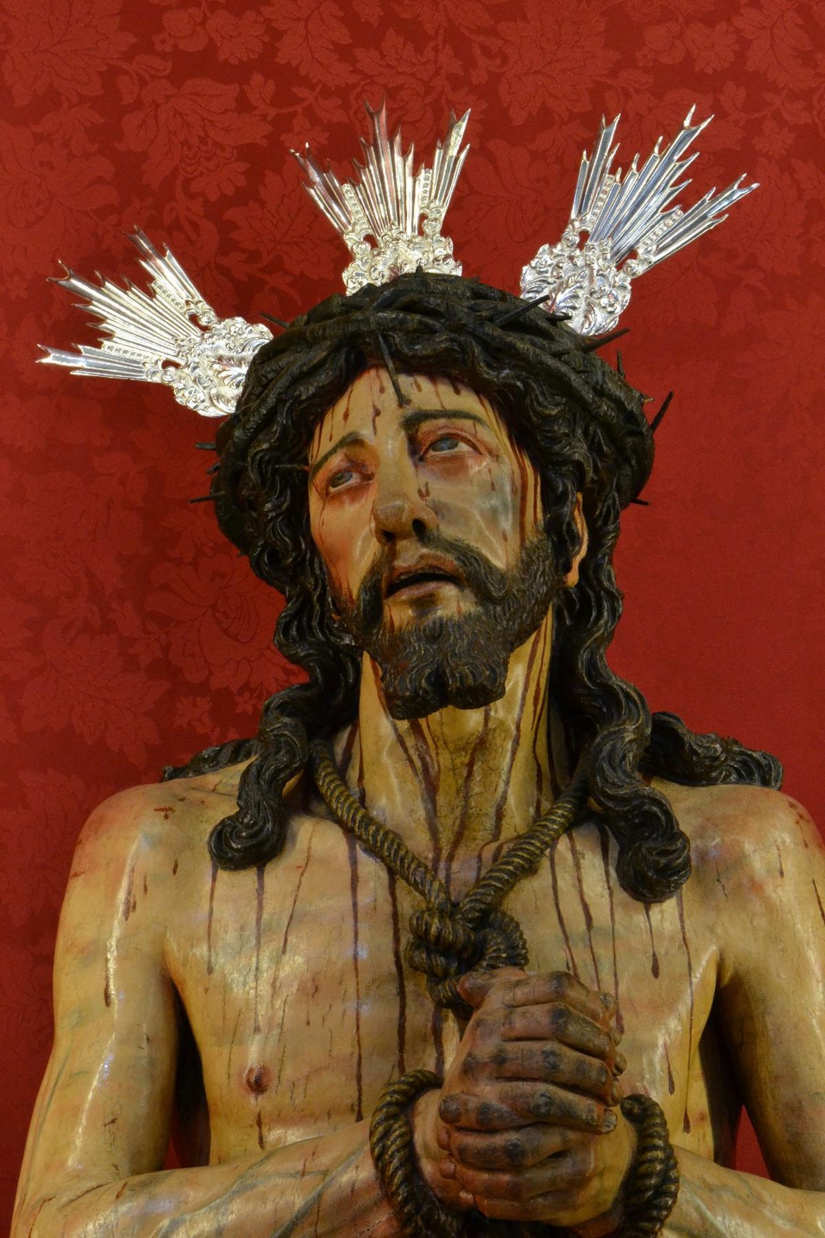 Primer plano del impactante Señor de las Penas.