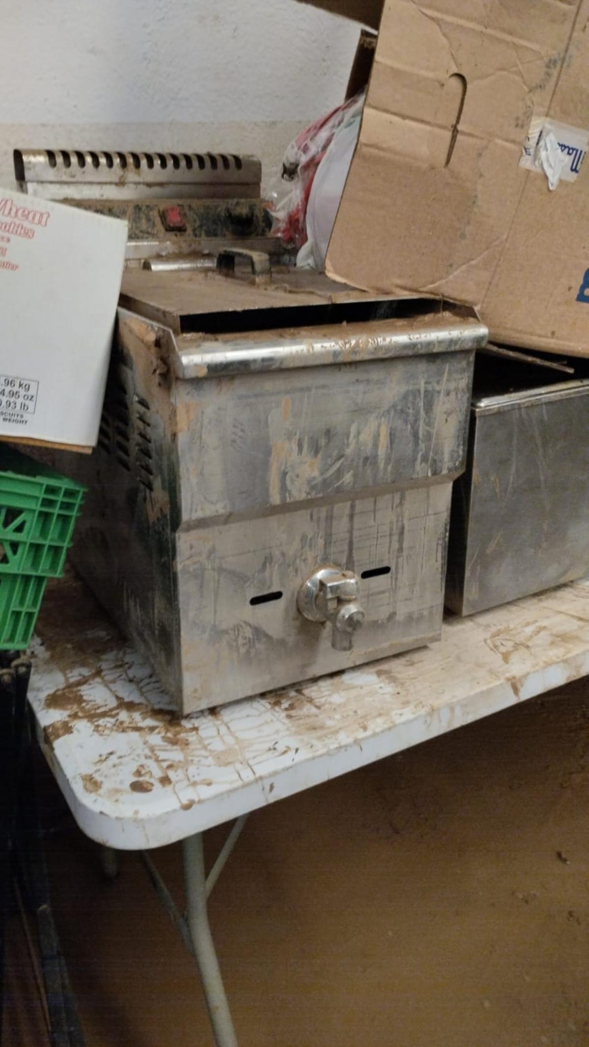 La freídora inservible.