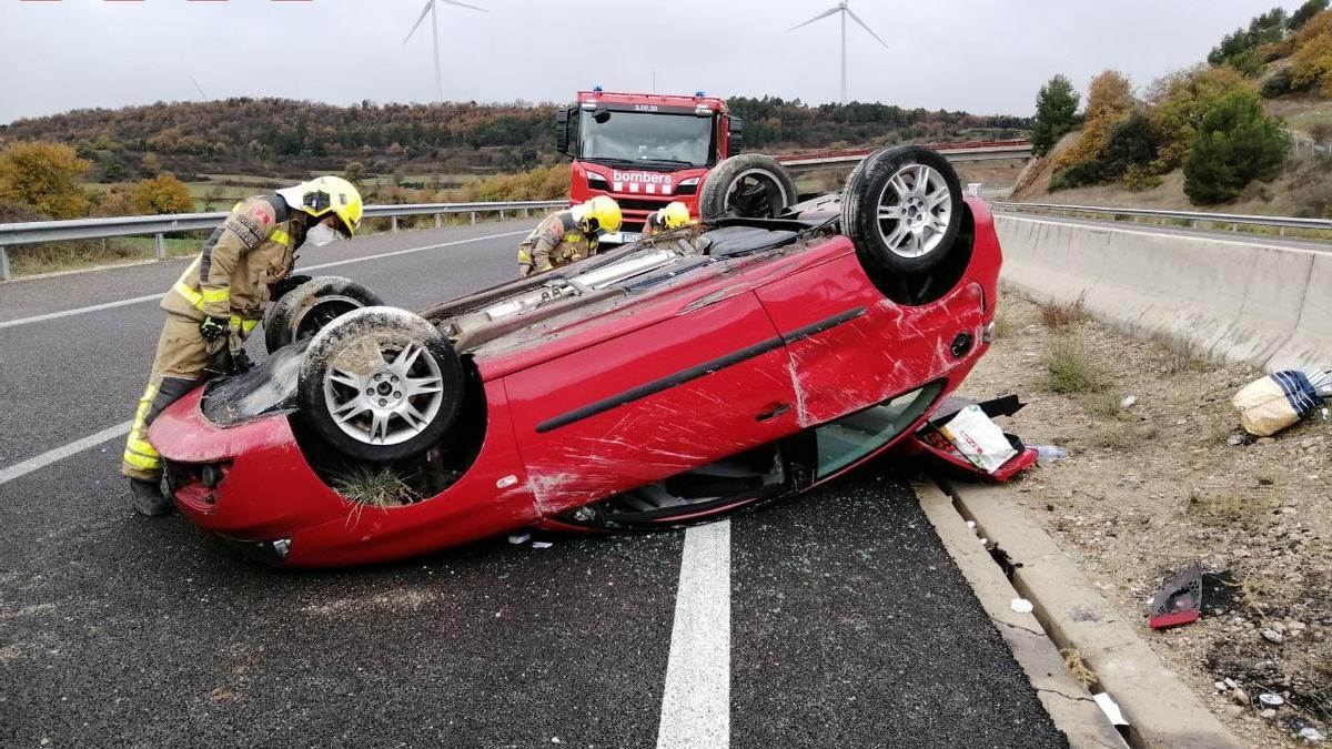 Imatge del vehicle bolcat aquest matí