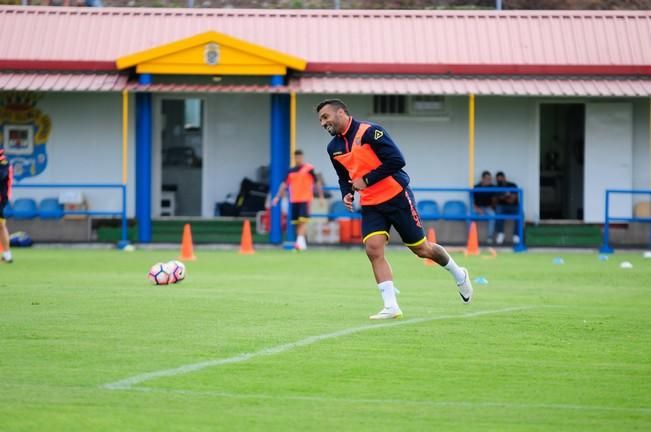 Entrenamiento de la UD Las Palmas en Barranco ...