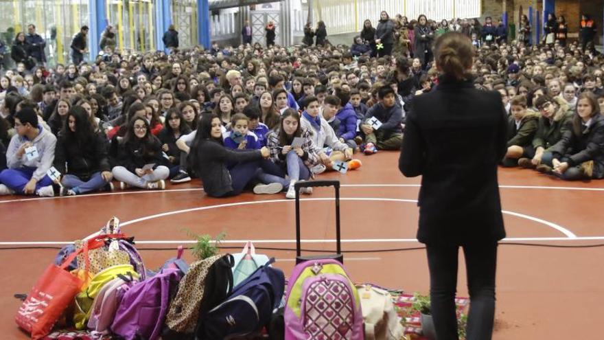 Mil doscientos escolares se reúnen en Vigo por la paz