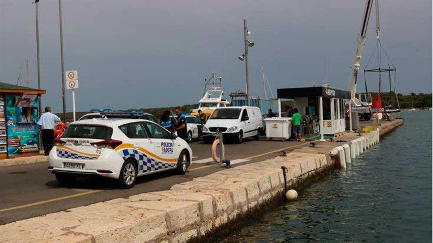 Dispositivo policial en el puerto de Portocolom tras hallar dos cadáveres de dos hombres en un acantilado.