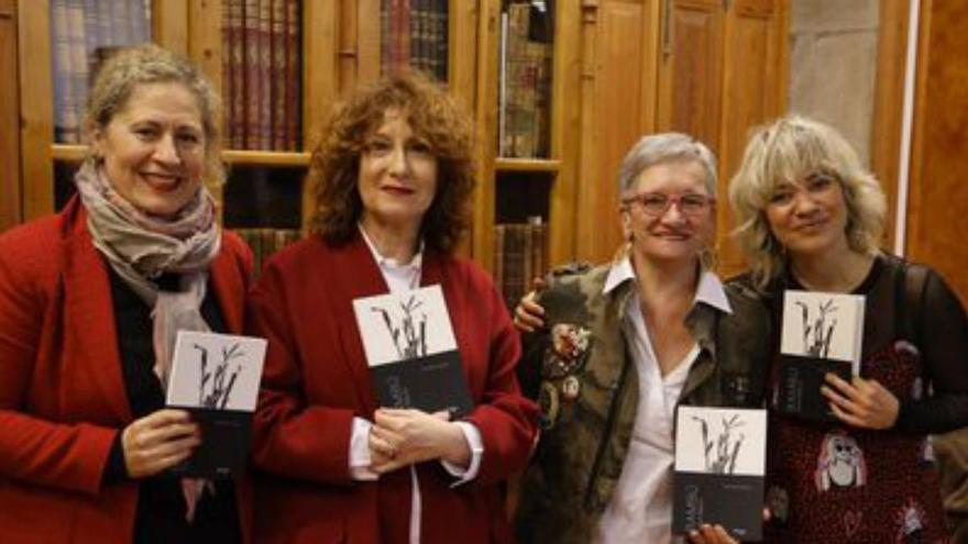 Desde la iz., Edurne Baines, Pepa Gonzalez, Isabel Blanco y Arantxa Treus. | // FDV