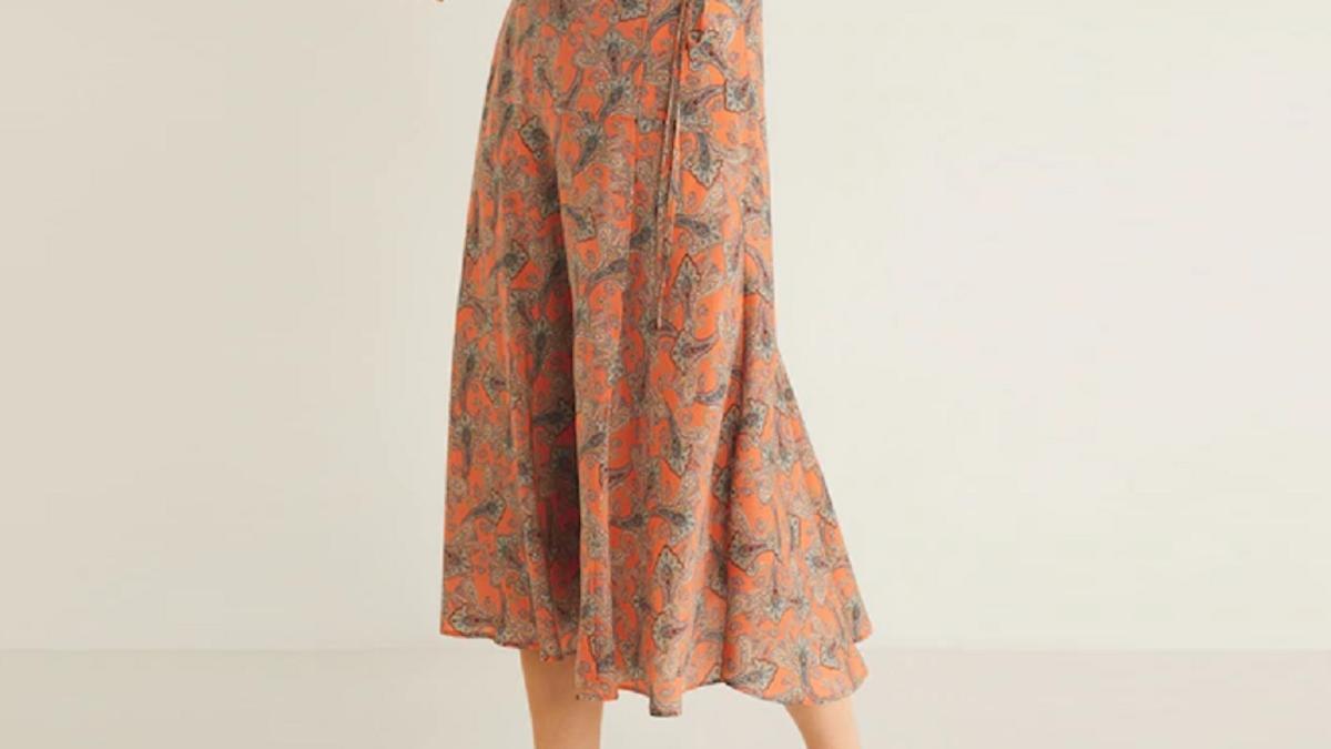 Falda midi estampado paisley, de Mango