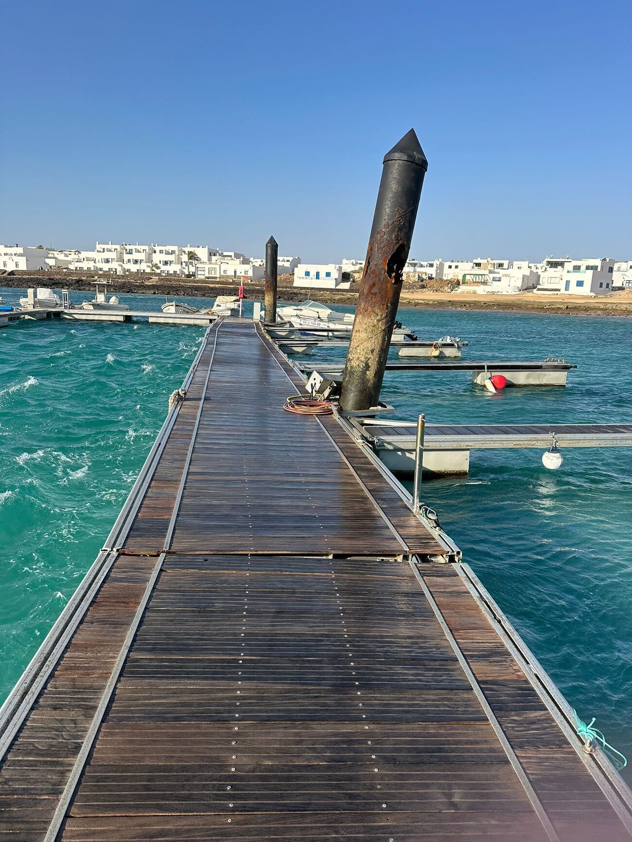 Destrozos en el Puerto de Caleta del Sebo, en La Graciosa, tras el paso de la borrasca Dorothea