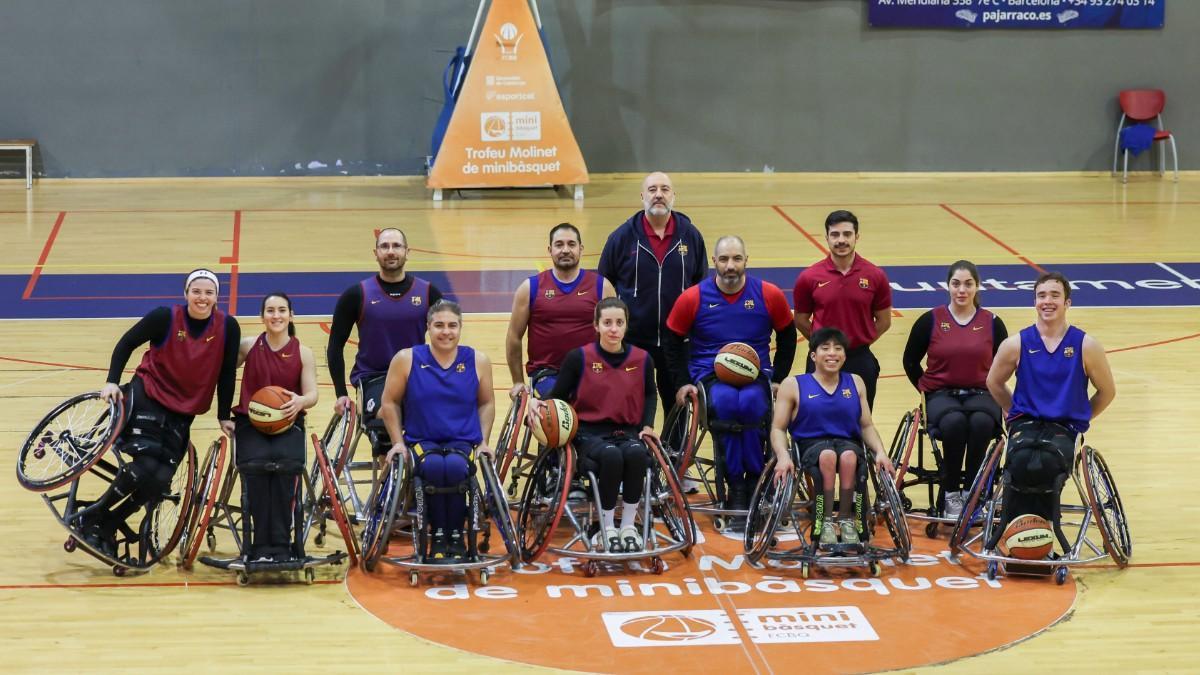 La plantilla del UNES Barça dirigida por Jaume Vilella