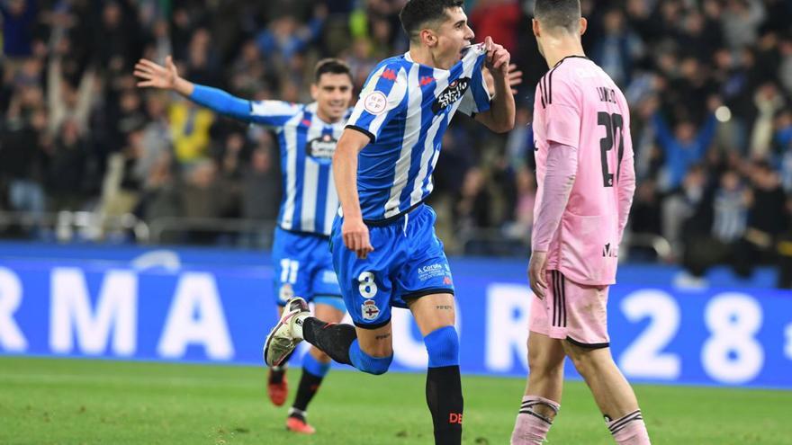 El Deportivo de La Coruña desciende a Segunda B sin jugar su partido contra  el Fuenlabrada en Riazor