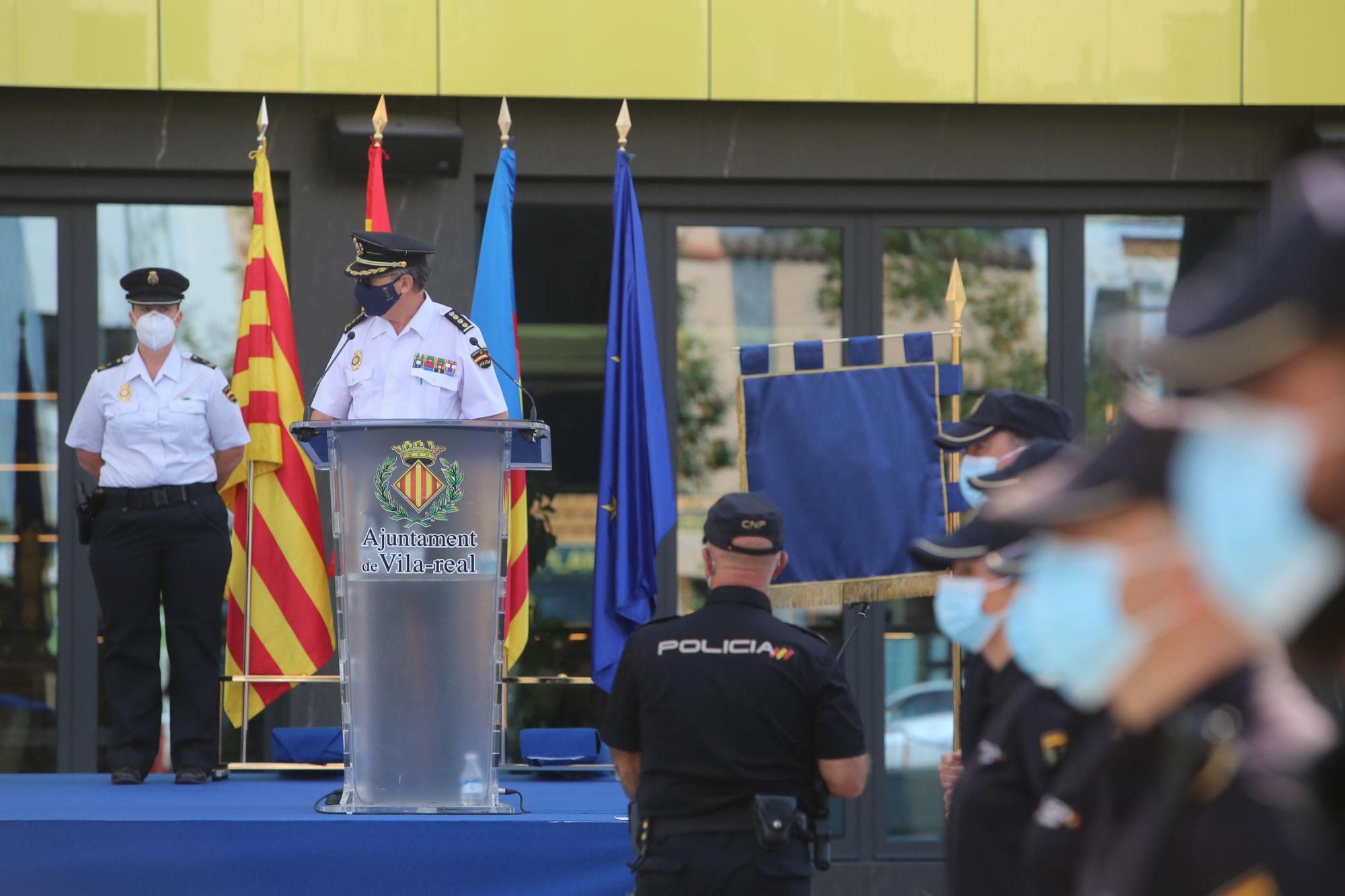 Entrega del bastón de mando a la comisaría de la Policía Nacional de Vila-real