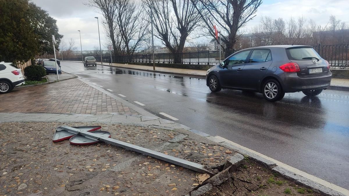 Tramo de la avenida del Mengue que se cotará al tráfico en sentido contrario al que llevan los coches en la fotografía.