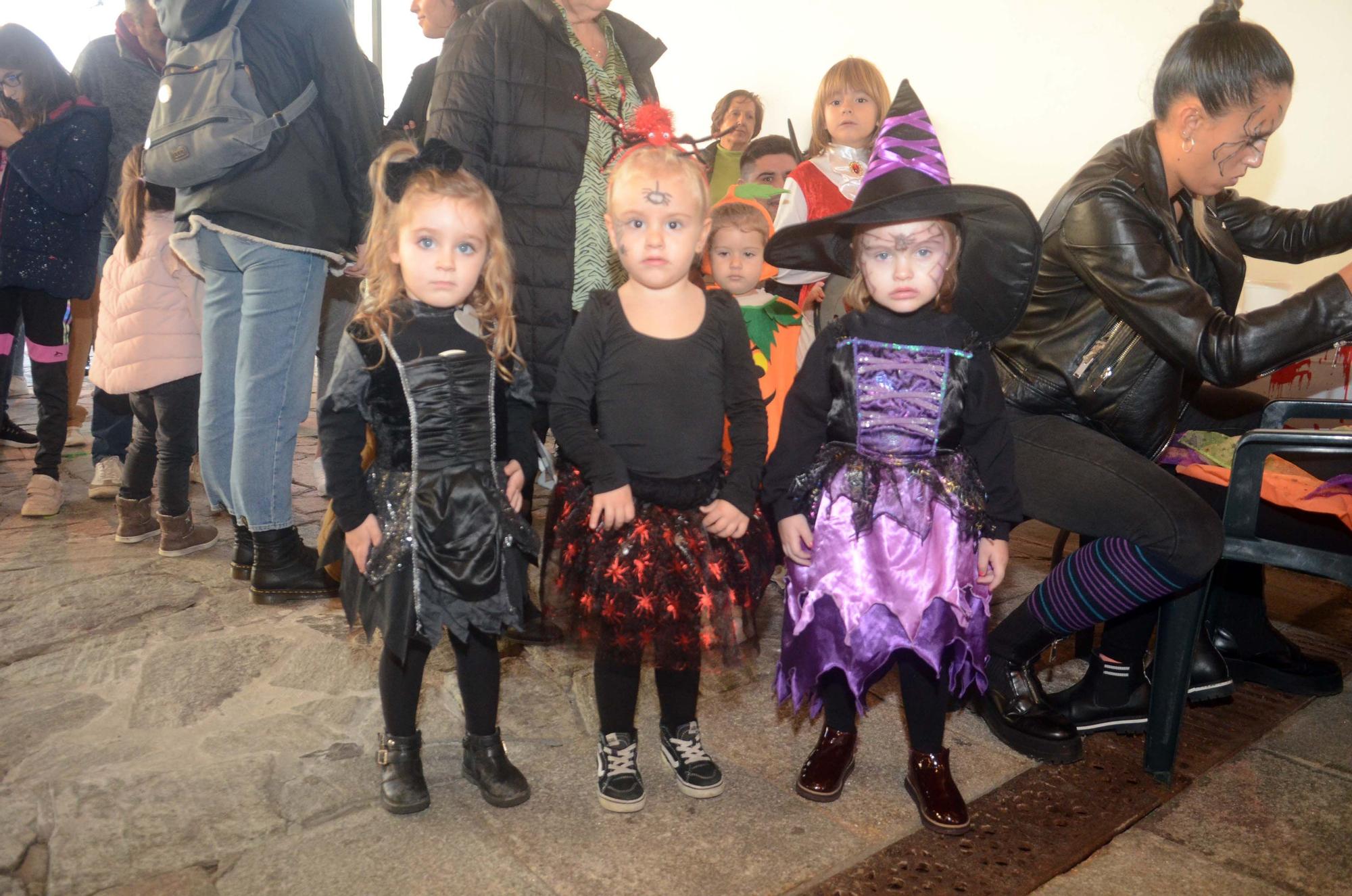 Halloween en Galicia: Los niños de Vilagarcía celebran el Samaín más musical