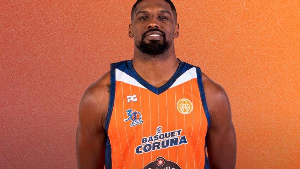 Mencía, con la camiseta del Leyma