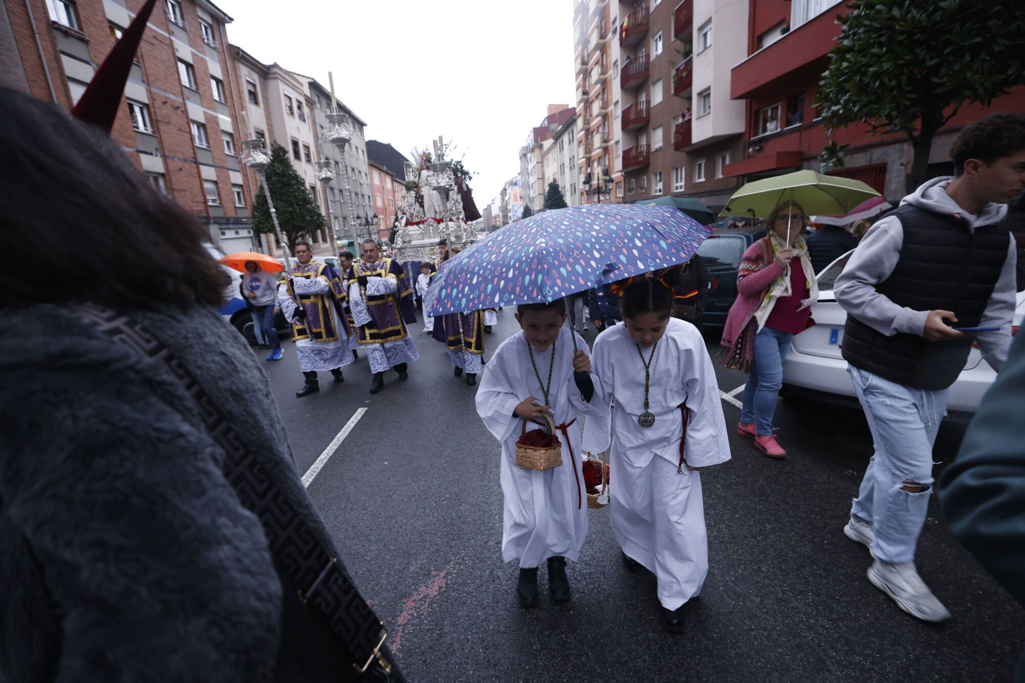 Iglesia de La Tenderina. Sale la procesión del Prendimiento