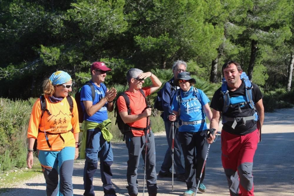 Una montañera ciega sube por primera vez al Montgó