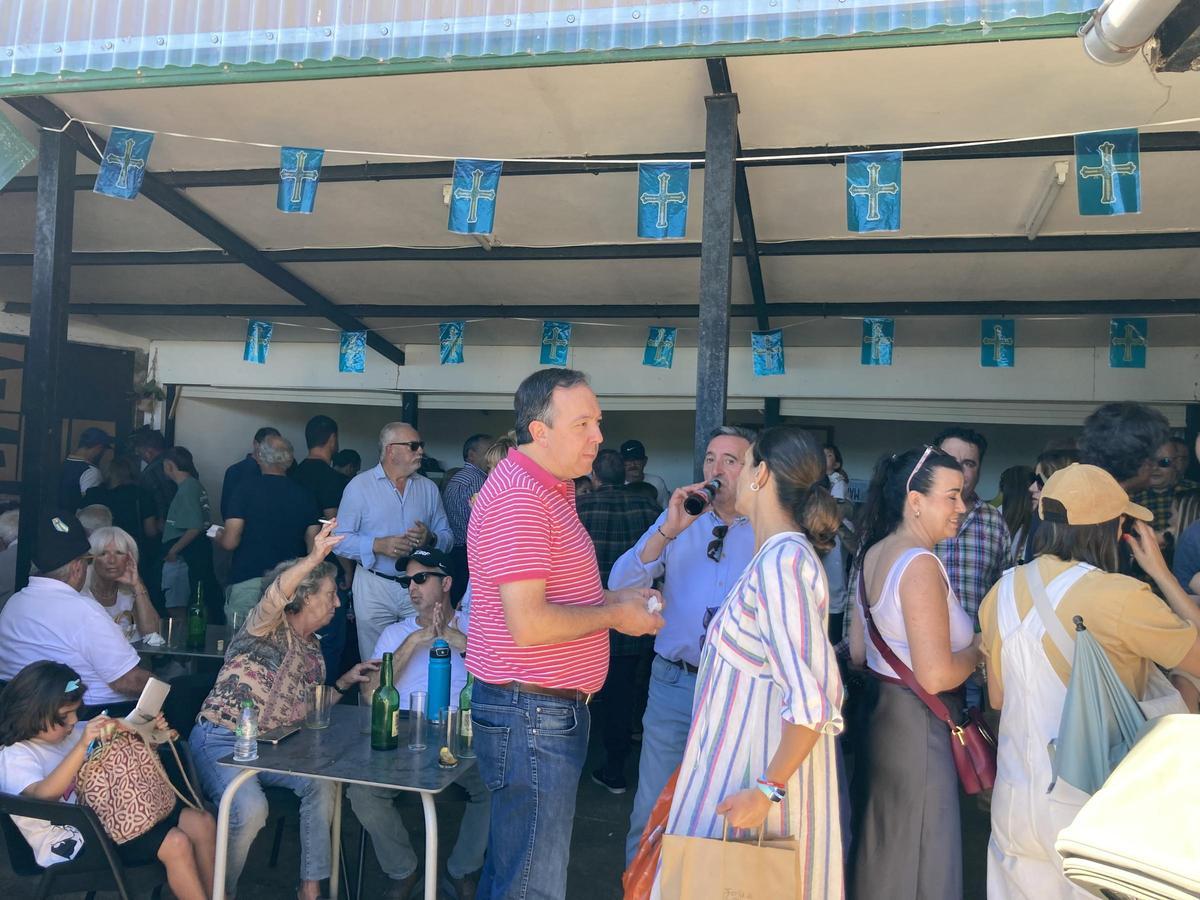 El ambiente "más guapo y asturiano" en la Feria de los Figos de Rozaes: así discurrió la soleada jornada de domingo
