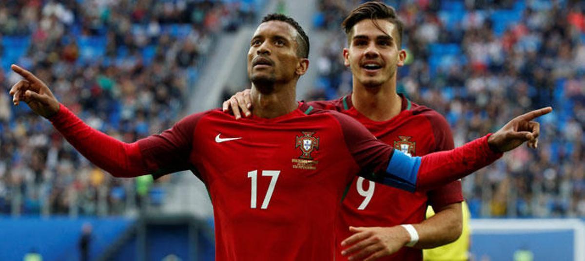 Nani y André Silva celebran uno de los cuatro tantos lusos.
