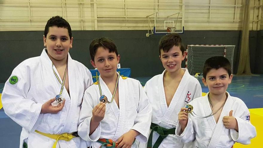 Los deportistas del Judo Mieres, en Avilés.