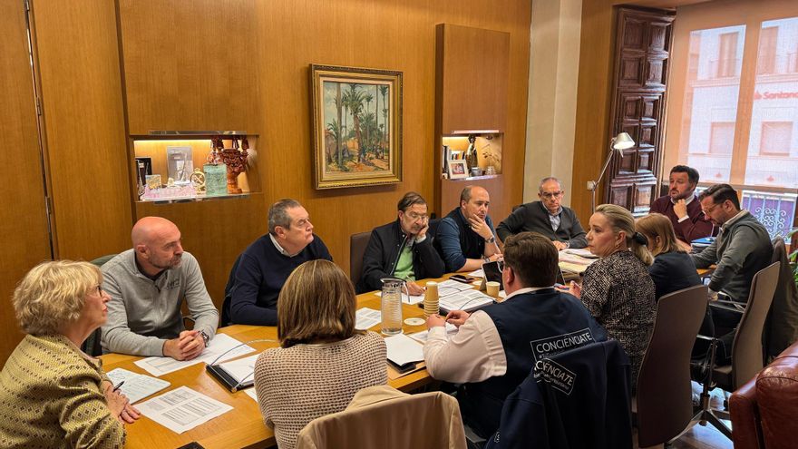 PP y Vox convocan un pleno el martes en Elche en busca de unidad tras los desalojos en San Antón