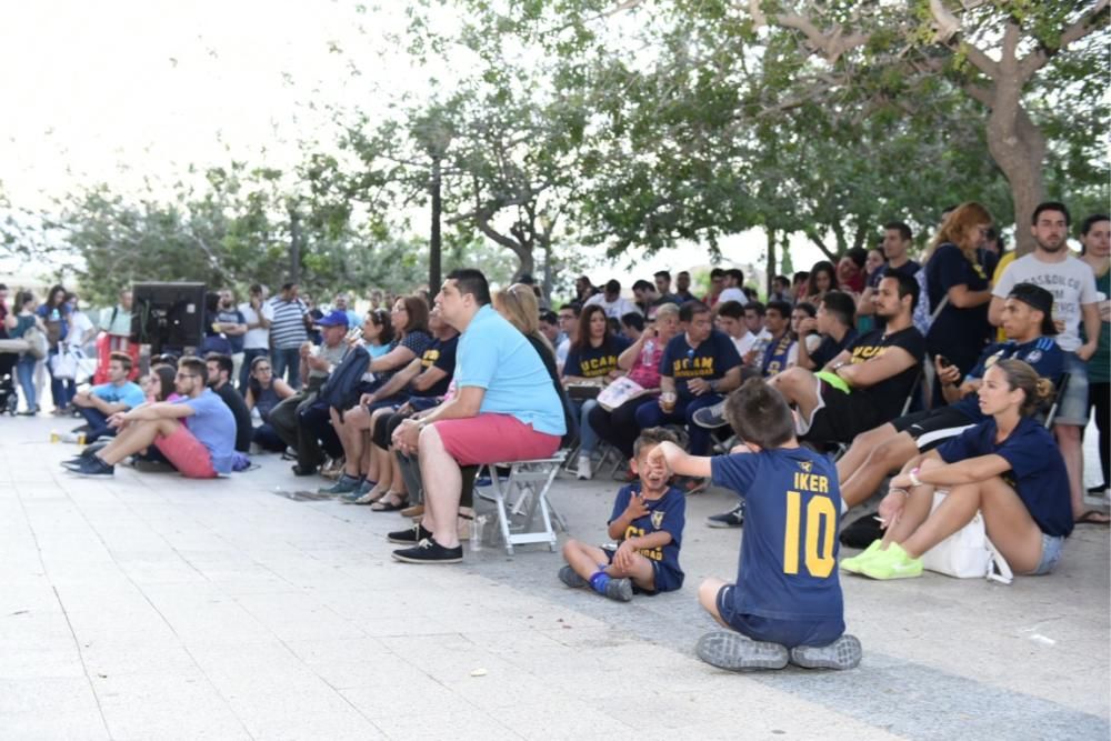 Los aficionados del UCAM lo celebran desde la universidad