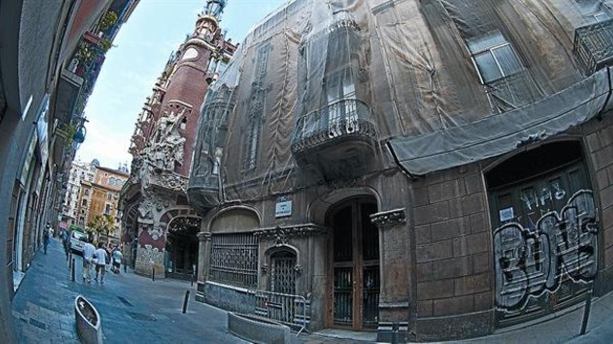Fachada del edificio contiguo al Palau de la Musica Catalana, en el distrito de Ciutat Vella de Barcelona.
