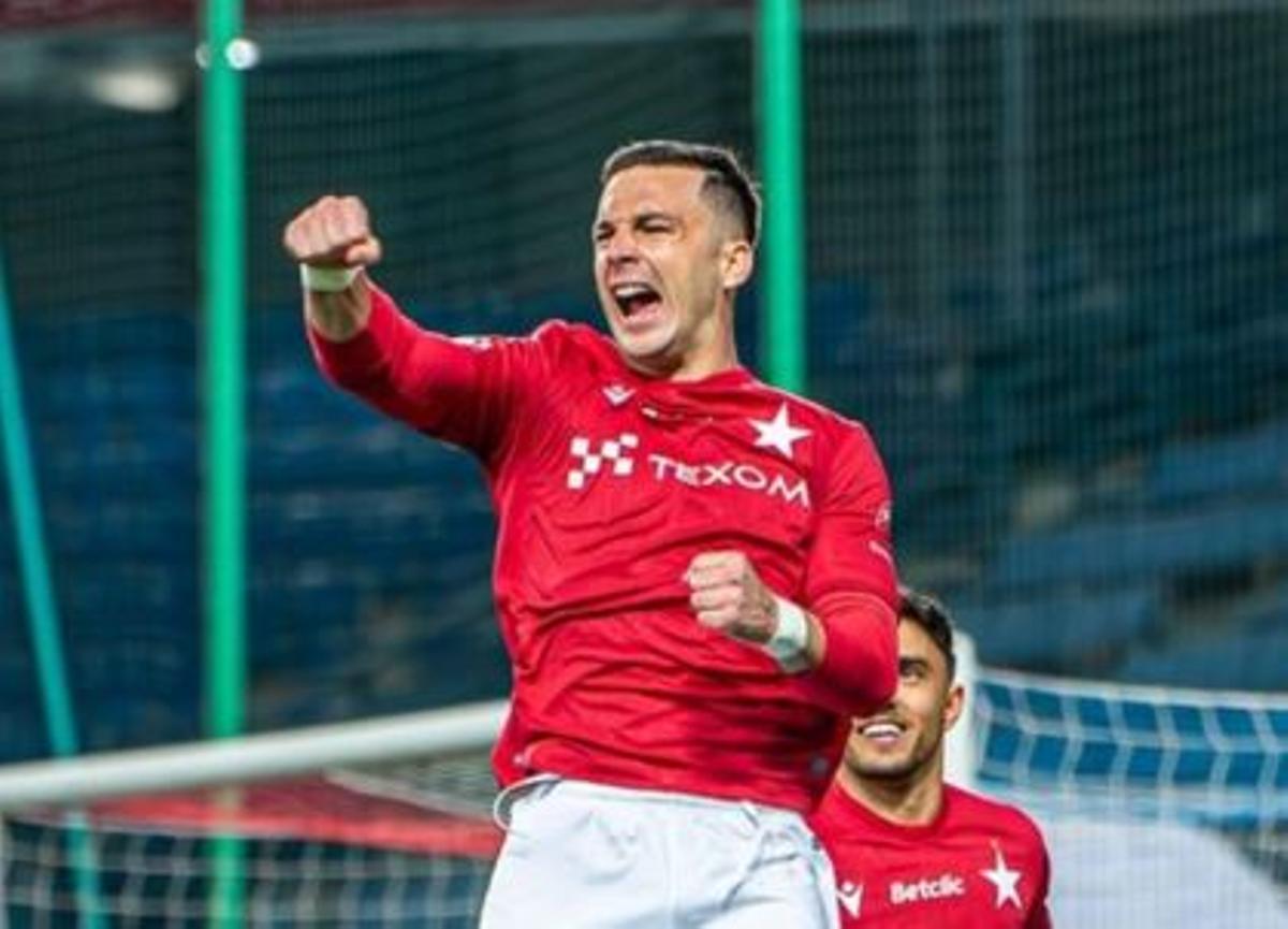 Rodado celebra un gol.