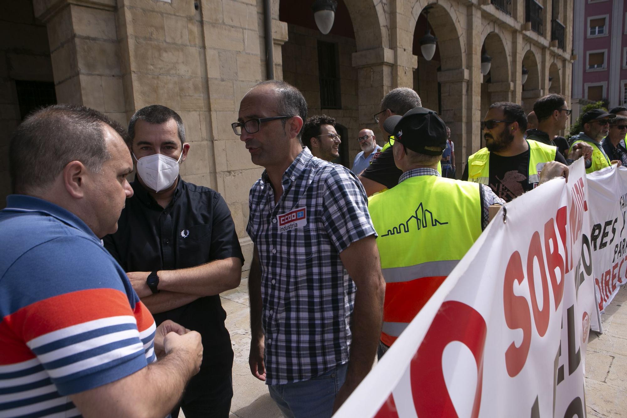 Los trabajadores de Saint-Gobain salen a la calle para frenar los despidos en Avilés